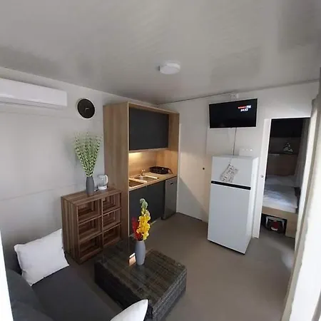 منتزه العطل Mobile Lana Dalmacija Kamp *